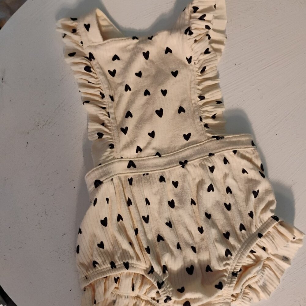 Sweetheart Ruffle Romper – Cat & Jack Baby (12M)